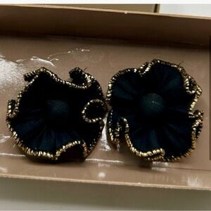 NIB AVON VTG 80s Earrings Deadstock Ruffle Pierced Black Gold Vintage 1988